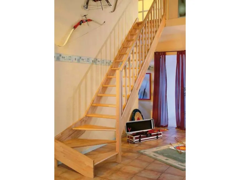 Dolle Raumspartreppe Paris 1/4-gew. Rechts Buche lack Rechteckstabgeländer FSC®