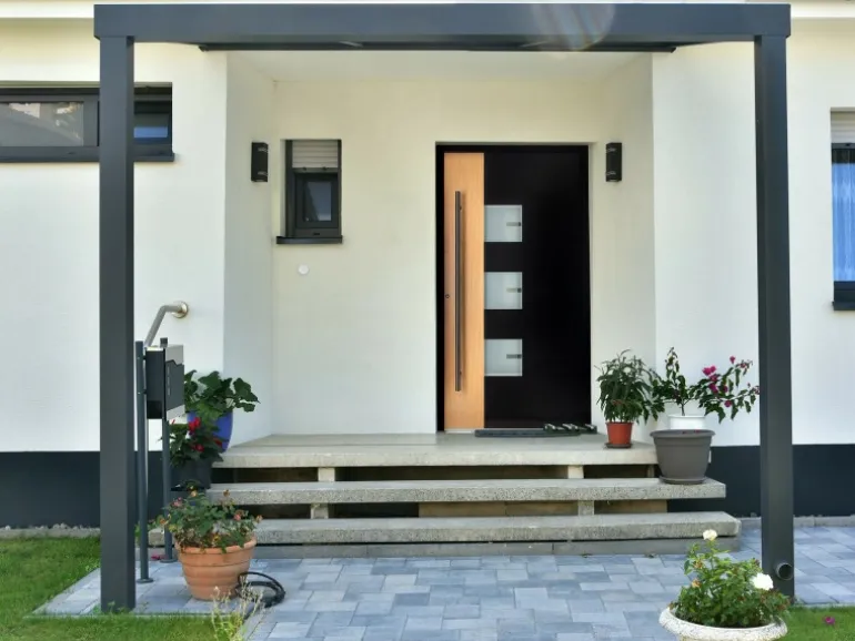 Moderno Haustür M330P Bicolor Wood Schwarz-Eiche Natur 100 cm x 210 cm DIN L