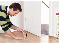 Tesamoll Standard Türdichtschiene für glatte Böden Braun