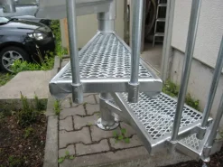 Treba Außenspindeltreppe Arizona 1 Streckgitter Stufenerweiterung Ø 130 cm